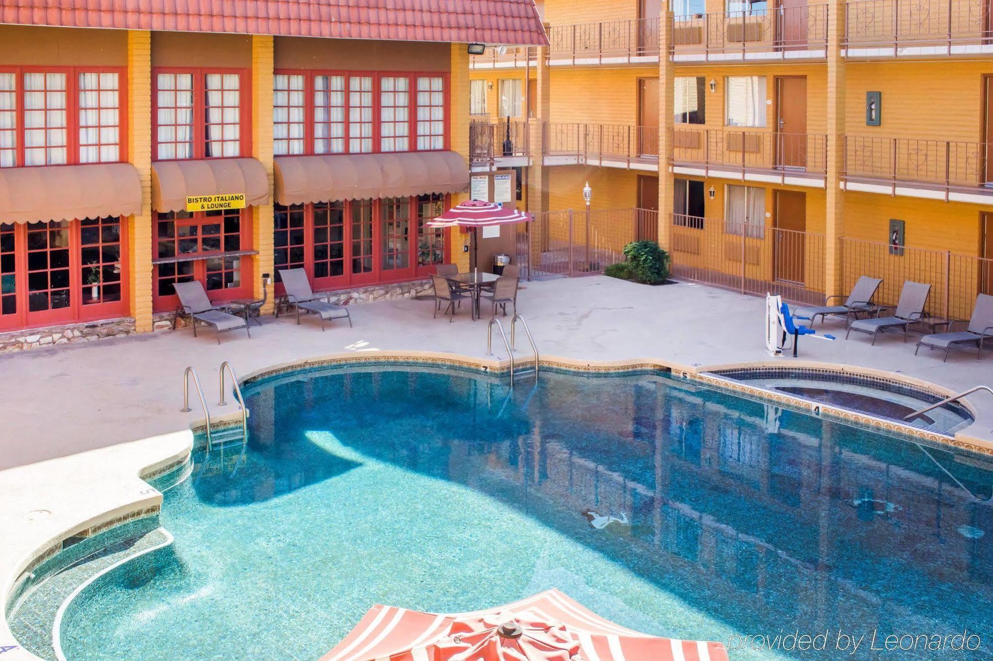 Готель Ramada By Wyndham Tempe Near Asu Екстер'єр фото